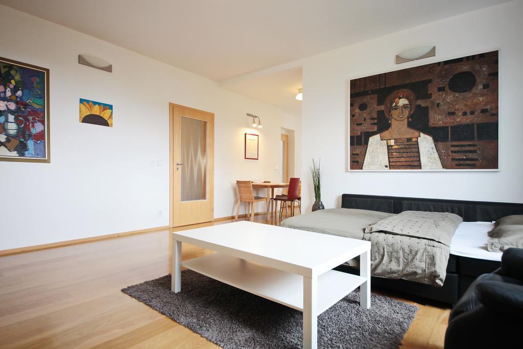 Apartment Kosatcova ปราก ภายนอก รูปภาพ