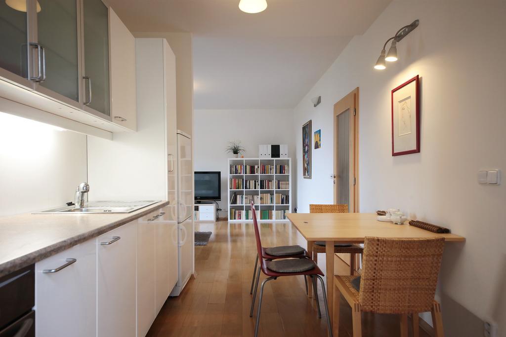 Apartment Kosatcova ปราก ภายนอก รูปภาพ