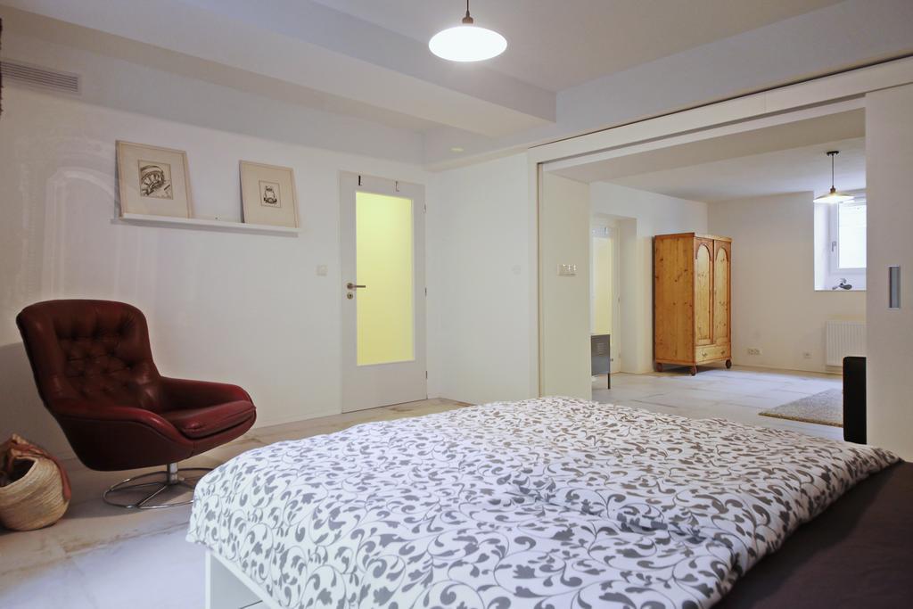Apartment Kosatcova ปราก ภายนอก รูปภาพ