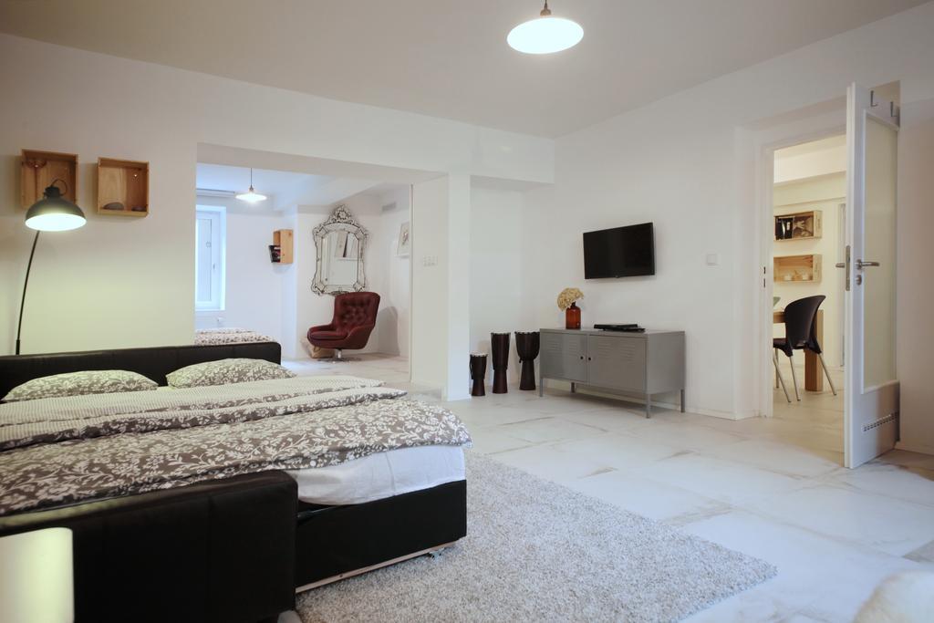 Apartment Kosatcova ปราก ภายนอก รูปภาพ